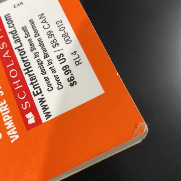 Goosebumps HorrorLand Special Edition #16: Weirdo Halloween by R. L. Stine - Picture 6 of 6